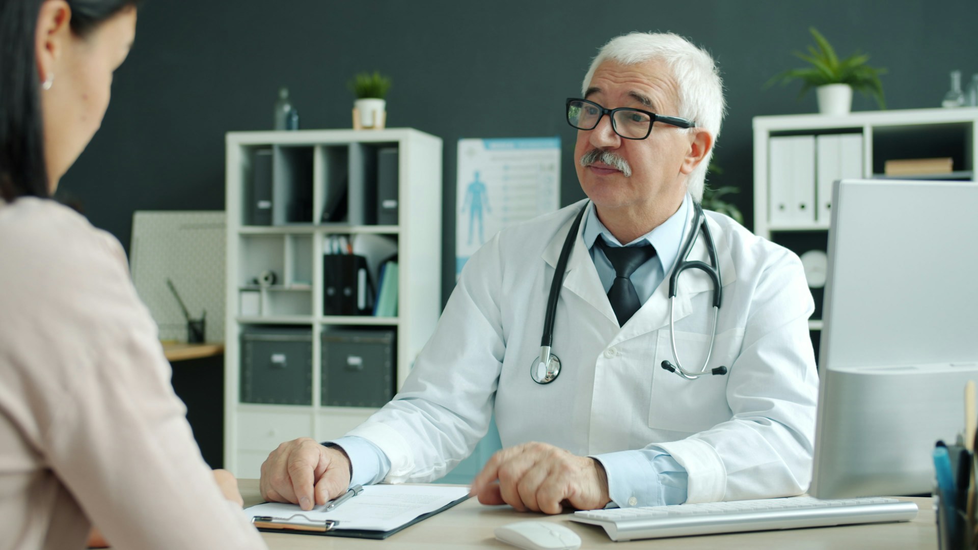 What Are the Reasons to See an Endocrinologist?